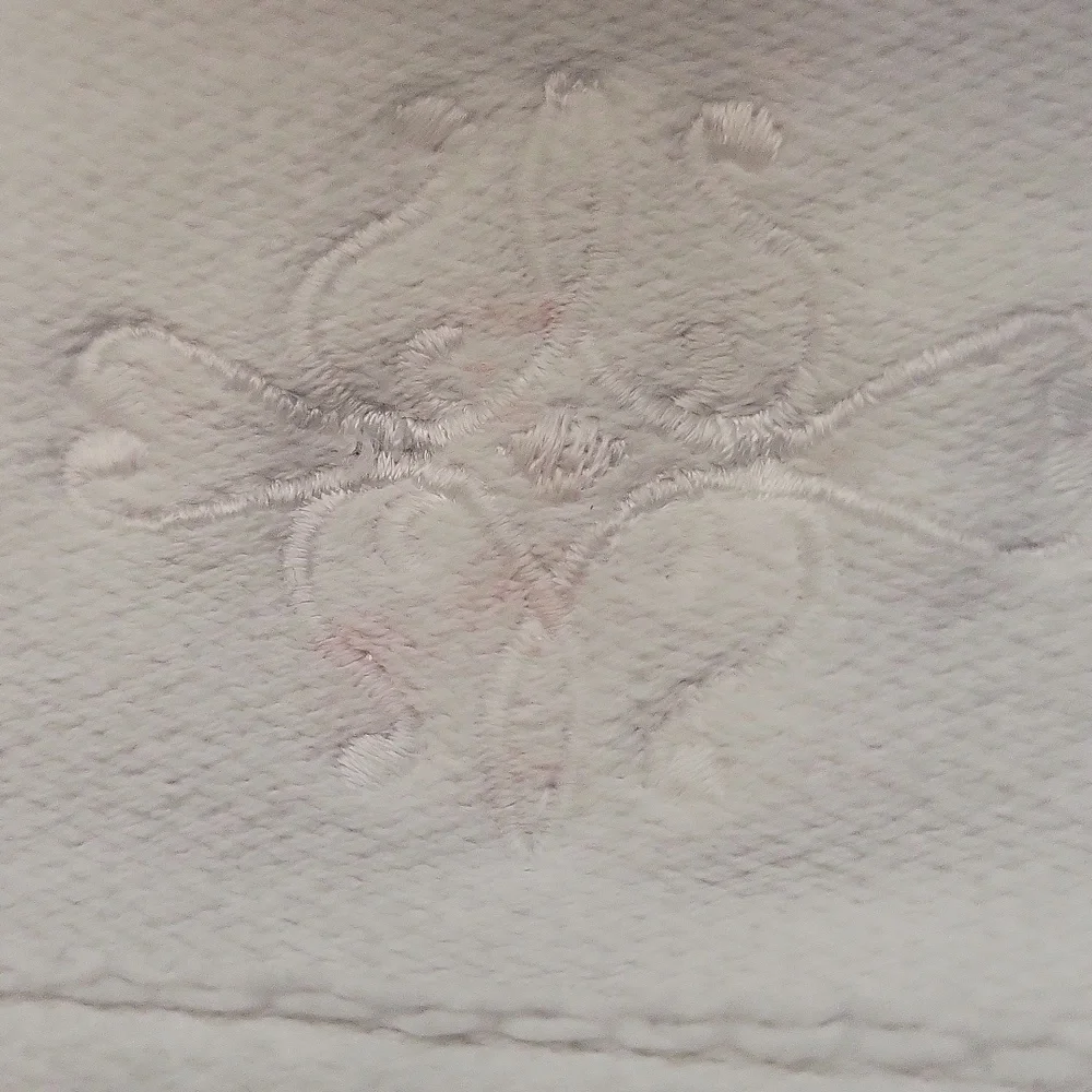 Bianca Jacquard by Mundotextil White Bath Towel